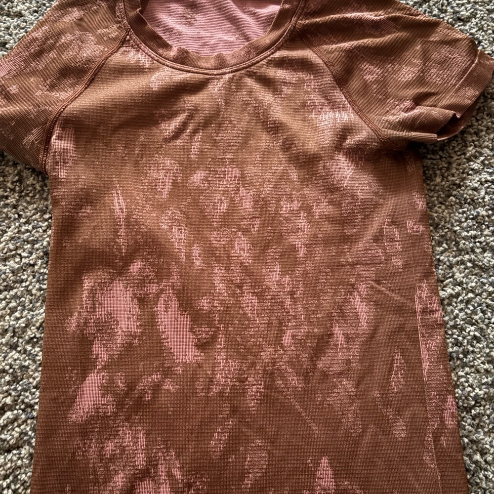 Lululemon Athletica Brown and Pink Fitted Short Sleeve Tee worn once